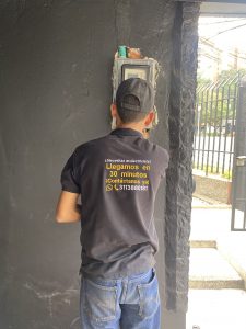 servicio técnico de electricistas en Medellín # 1 10 implementación de polo atierra en medidores de energía