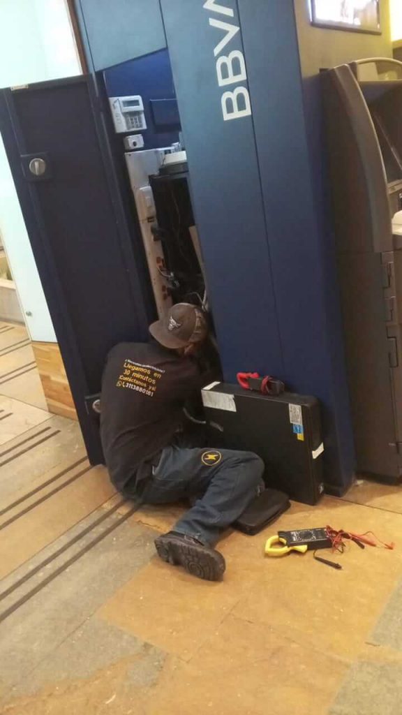 Instalaciones, Reparaciones y Montajes Eléctricos 16 salida eléctricas y redes de internet.