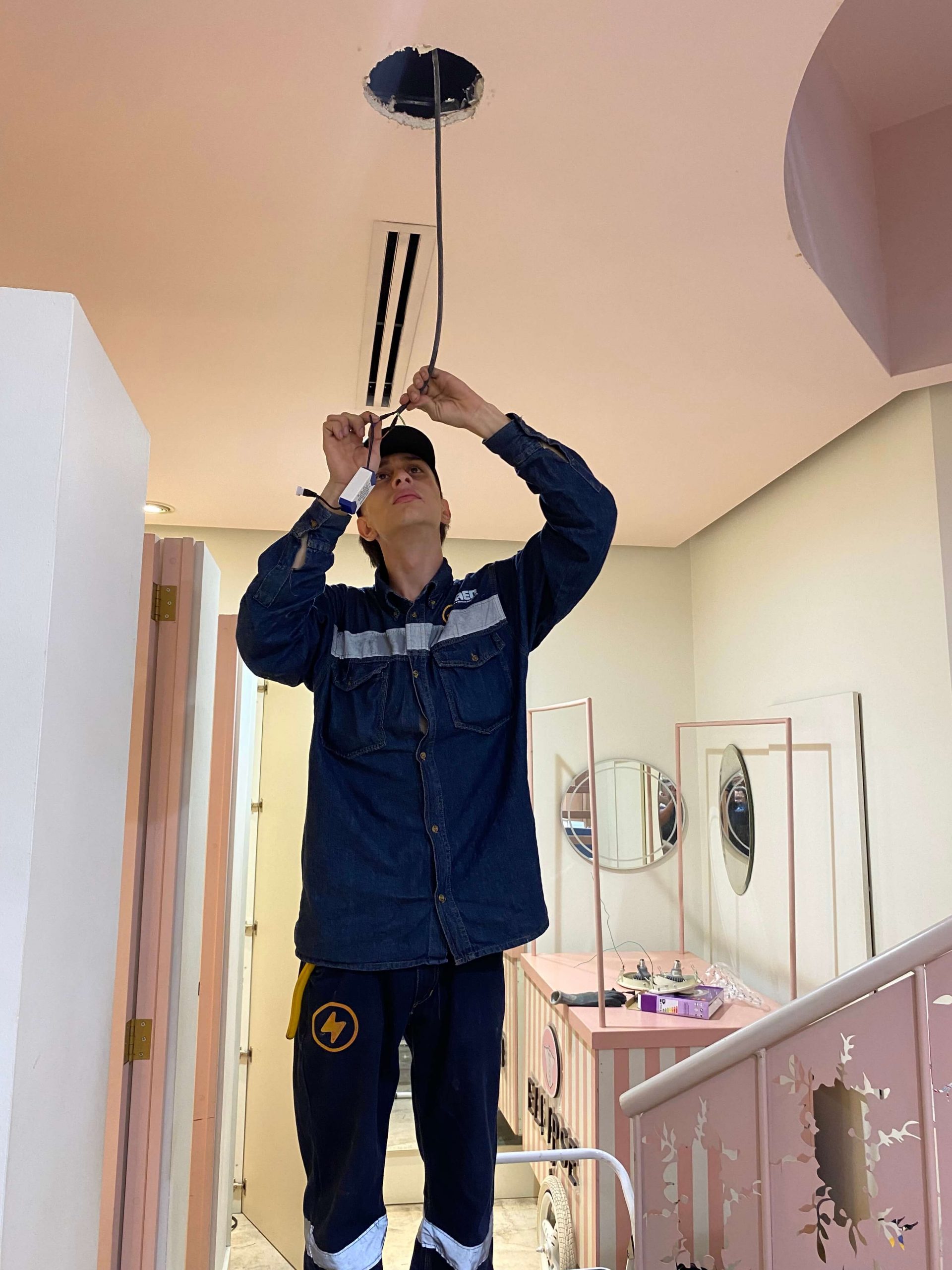 servicio de electricista profesional en todo el municipio de Itagüí.